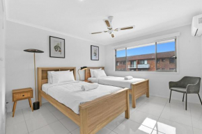 Central Located 3 Bedroom Unit in Southport